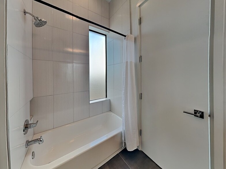 Building Photo - 109 Forest Star Dr