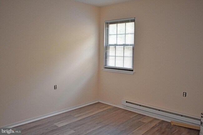 Building Photo - 118 Lexington Dr