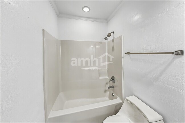 Building Photo - 1811 Mandan Village Dr