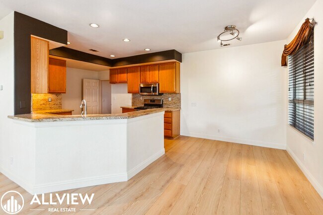 Building Photo - Gorgeous 2 Bed, 2.5 Bath End-Unit Home Available NOW in Aliso Viejo!