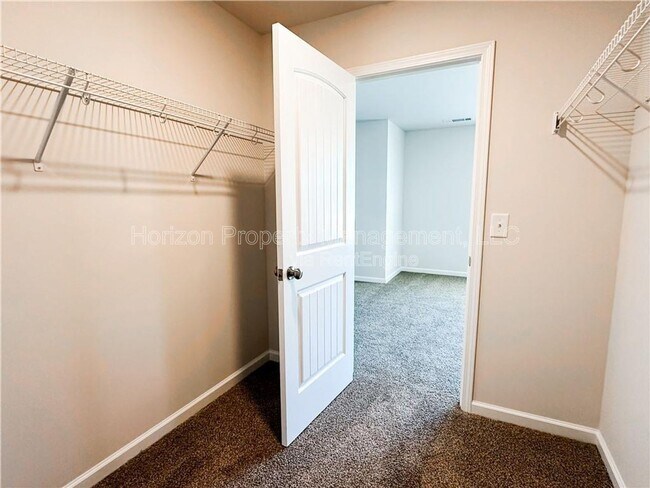 Building Photo - 6320 Pine St