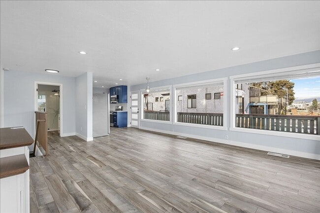 Building Photo - 3313 Fernside Blvd