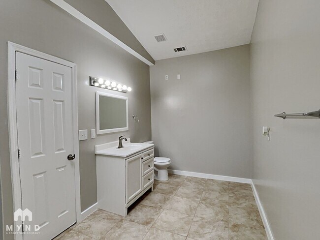 Building Photo - 3600 Clearview Dr