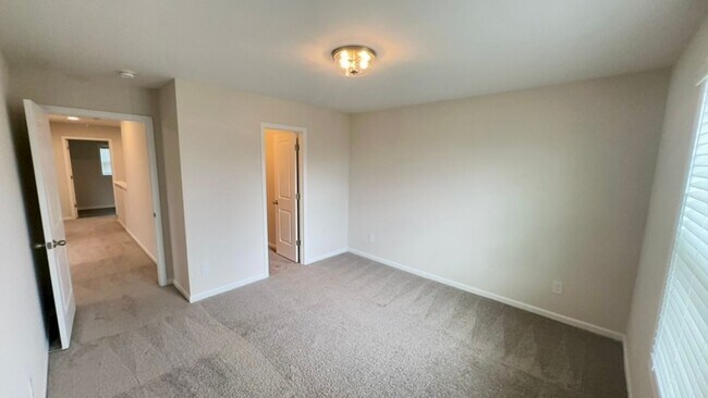 Building Photo - 156 Calming Crk Wy