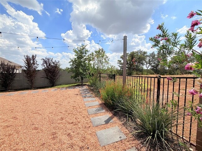 Building Photo - 928 Legends Ln