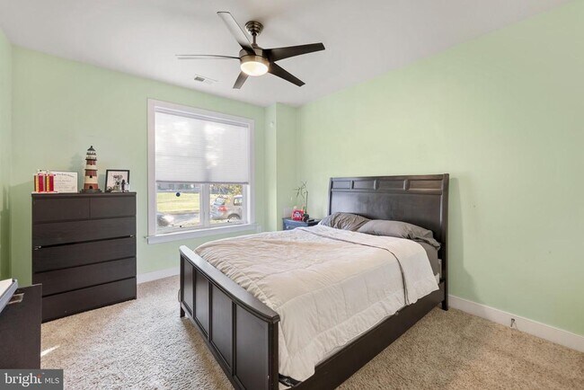 Building Photo - 710 E Howell Ave