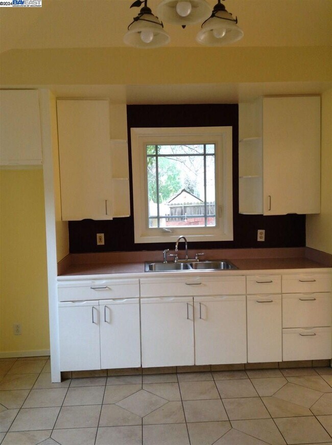 Building Photo - 38077 Canyon Heights Dr