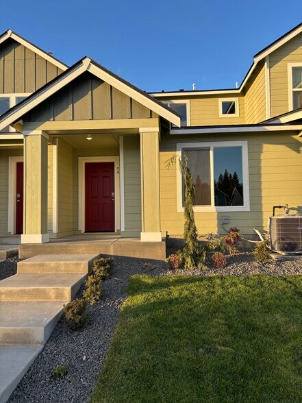 Front of Townhouse - #94 - 94 E Spirea Ln