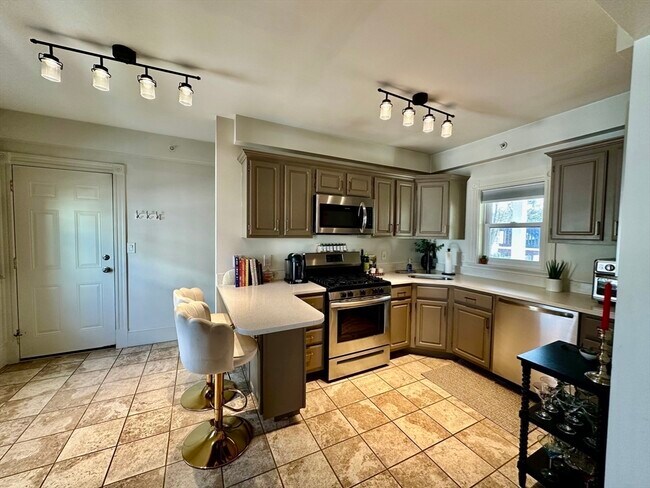 Building Photo - 15 Bearse Ave