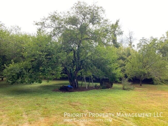 Building Photo - Peaceful Estate - 4 Bedroom 3.5 Bath