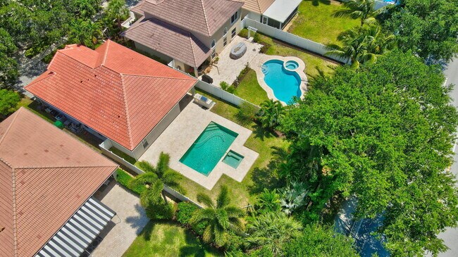 Building Photo - 1050 Delray Lakes Dr