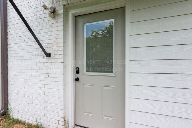 Building Photo - 400 Gallery Ln