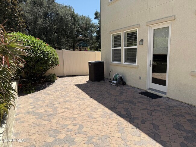 Building Photo - 600 Clearwater Creek Dr