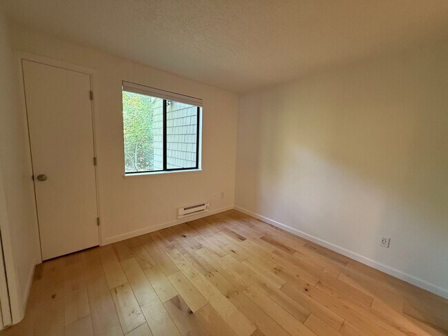 Building Photo - 11 Crestfield Ct
