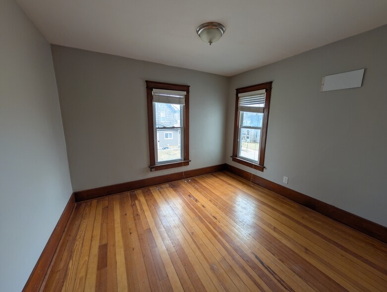 Building Photo - 1865 Grace St