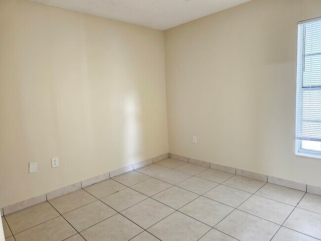 Building Photo - 5836 S 37th Ct