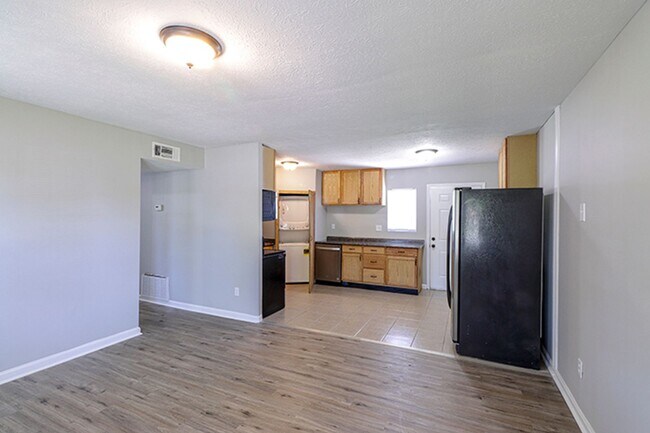 Building Photo - 3 Bedroom 1 Bath Fenced Shed Patio Brick Ranch Rental Home