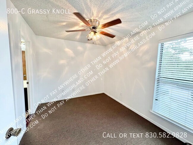 Building Photo - 800 Grassy Knoll