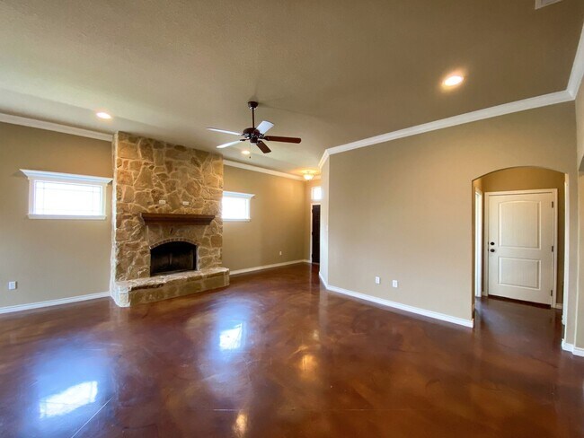 Building Photo - 4 bedroom Single Family Home