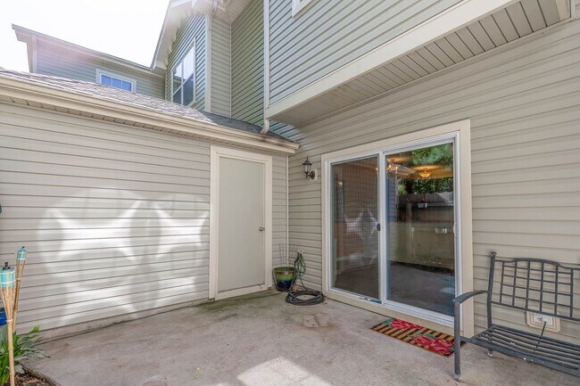 Building Photo - 2404 Leytonstone Dr
