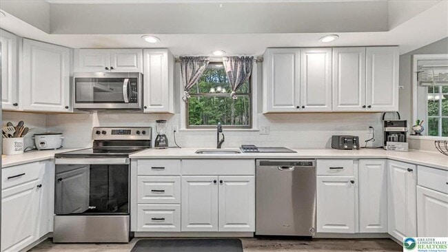 Building Photo - 115 White Oak Ct