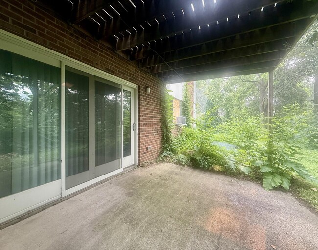 Building Photo - 410 S Revena Blvd