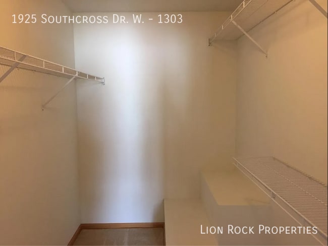 Building Photo - 1925 Southcross Dr W