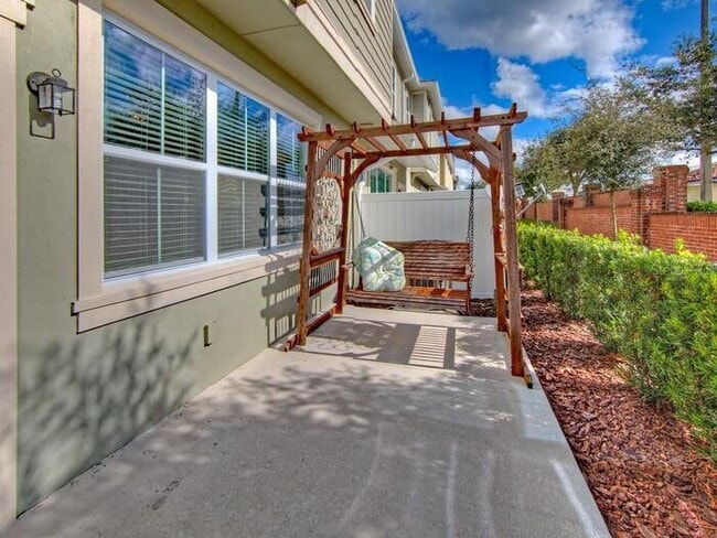 Building Photo - Gorgeous 3 bedroom, 2½ bath, 2 STORY townhome
