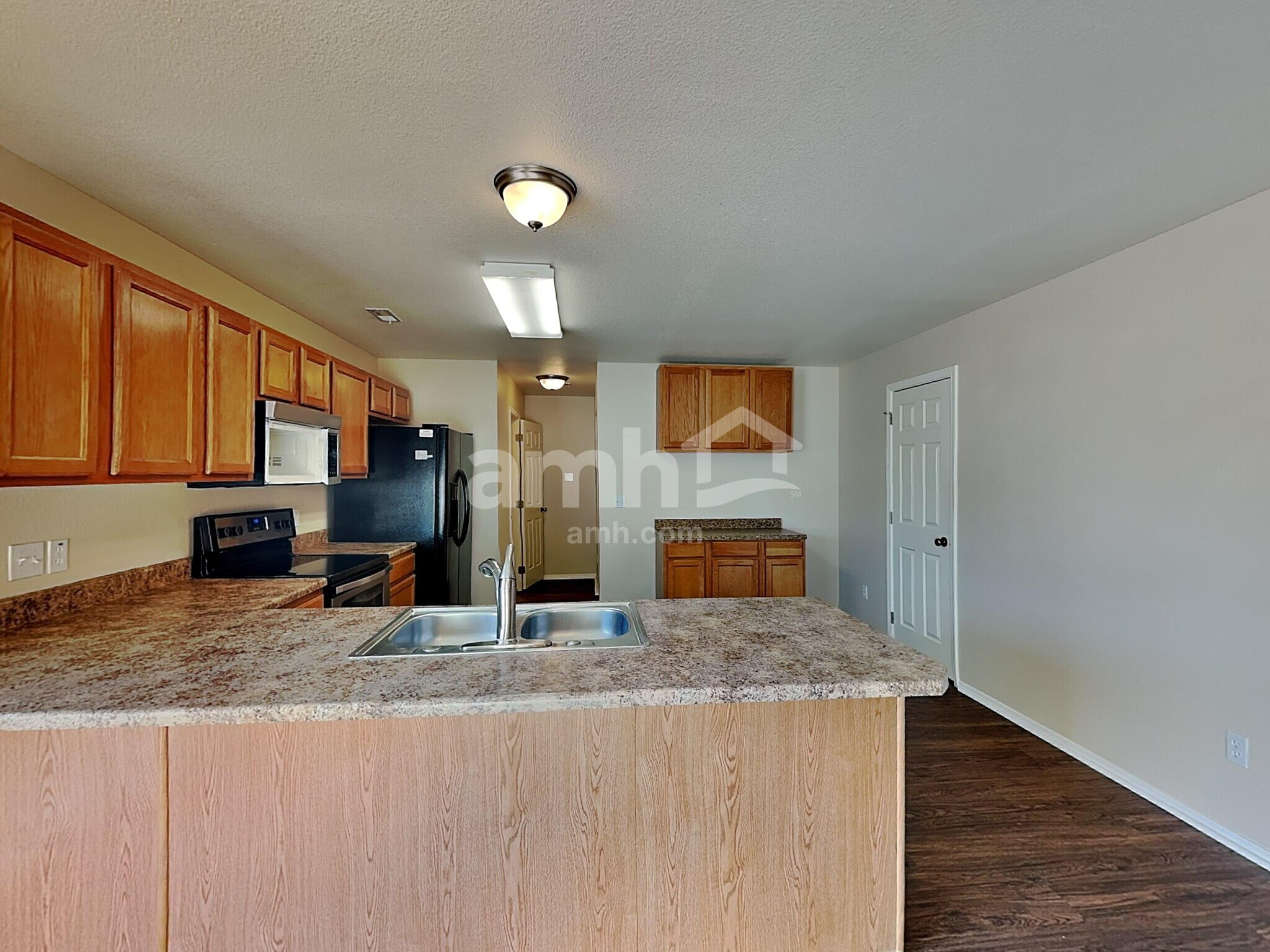 Building Photo - 2136 Summit Way