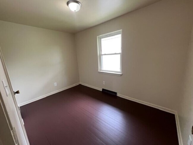 Building Photo - 417 Malacca St