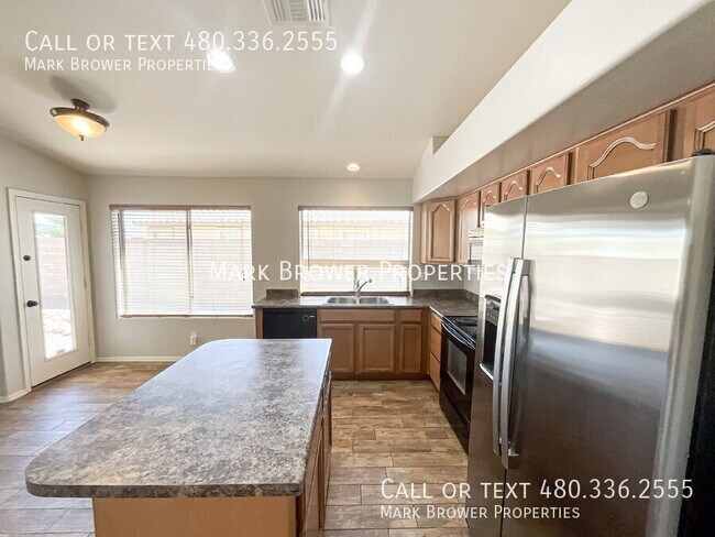 Building Photo - 270 W Dana Dr