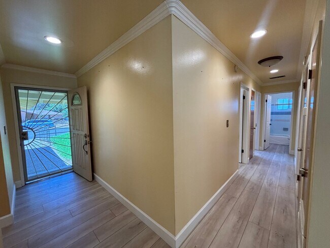 Building Photo - Beautiful Single-Story Gem in Vacaville!