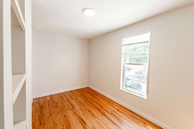 Building Photo - Spacious 2BR in Auburn with Off-Street Parking | $1,575 | AVAILABLE NOW