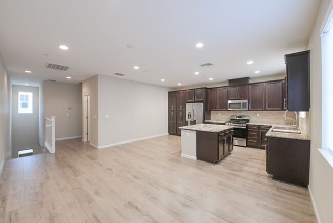 Building Photo - Modern Napa Condo in the Heart of Napa