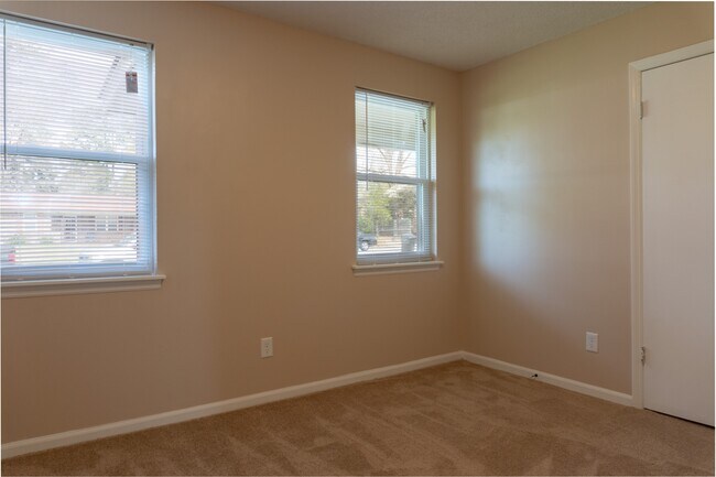 Building Photo - 2708 E Antler Dr