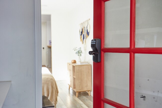 Building Photo - 1053 N Eastman Ave