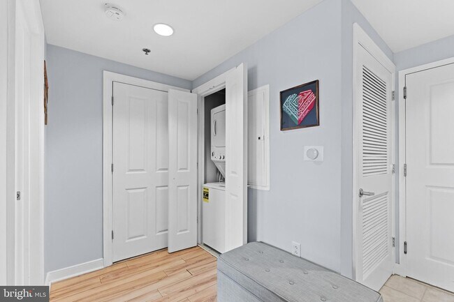 Building Photo - 777 7th St NW