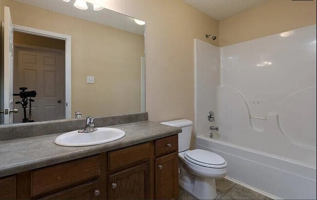 Building Photo - 8680 S Hamilton Bridges Dr