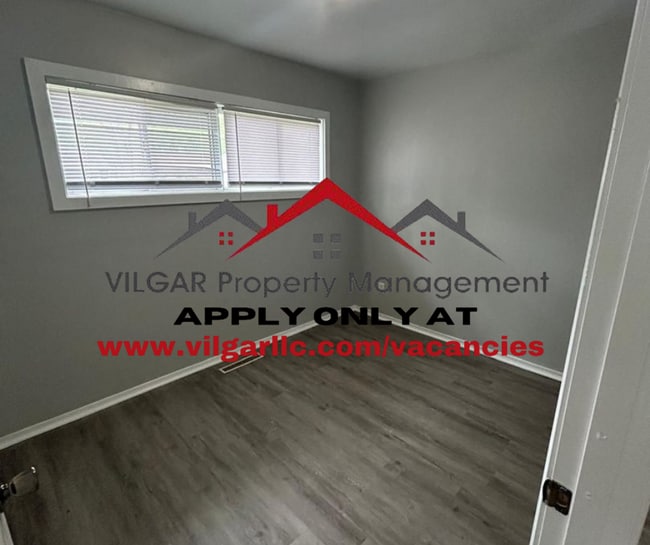 Building Photo - Step into this freshly updated 3 bed, 1 ba...