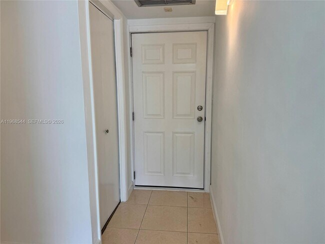 Building Photo - 2855 Leonard Dr