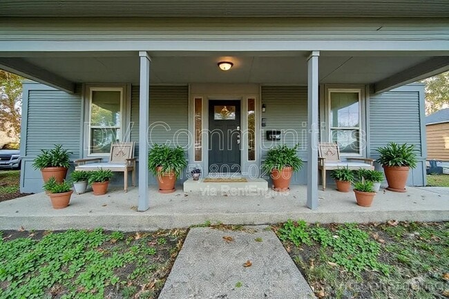 Building Photo - 606 E Brin St