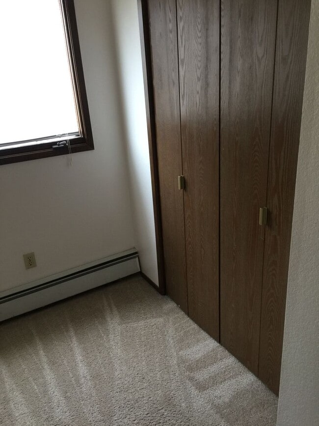 Building Photo - South Anchorage Beautiful 3 bed townhouse ...