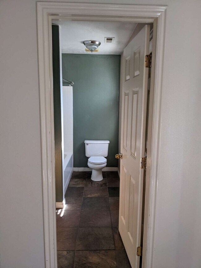 Building Photo - 3-Bed Townhouse in Saint George with Spacious 1400 Sq Ft Layout "