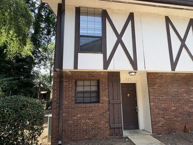 Building Photo - 1108 Tiger Blvd