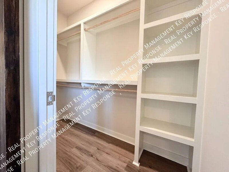 Building Photo - 3619 Hydes Ferry Rd