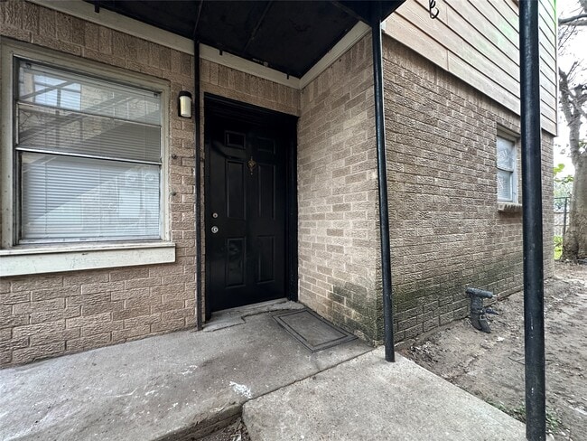 Building Photo - 4911 Delano St