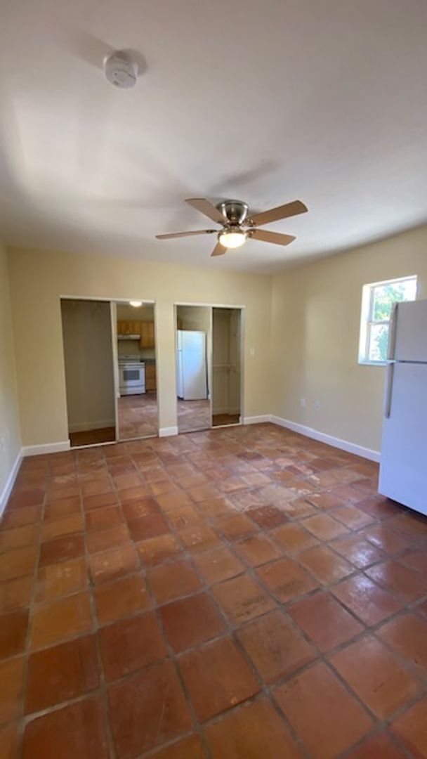 Building Photo - Small & Quaint Studio Tiny Home!! Fully Tiled with Carport!!