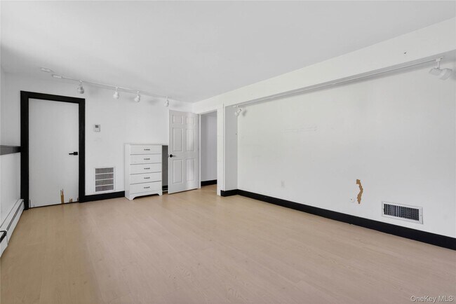 Building Photo - 40 Felter Hill Rd