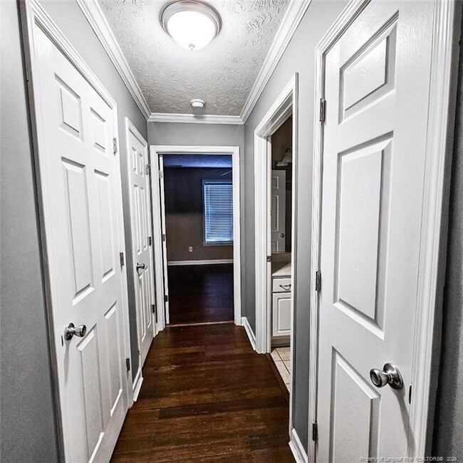 Building Photo - 1750 Renwick Dr