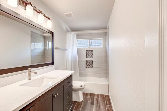 Building Photo - 15617 Pumpkin Ridge Dr